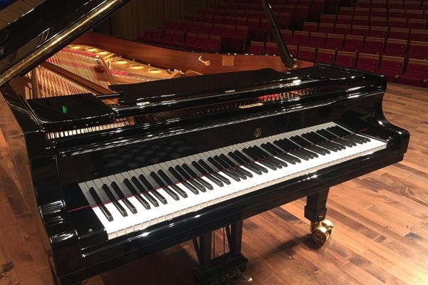 11. aprīlis vēsturē: Atklāj Amsterdamas koncertzāli