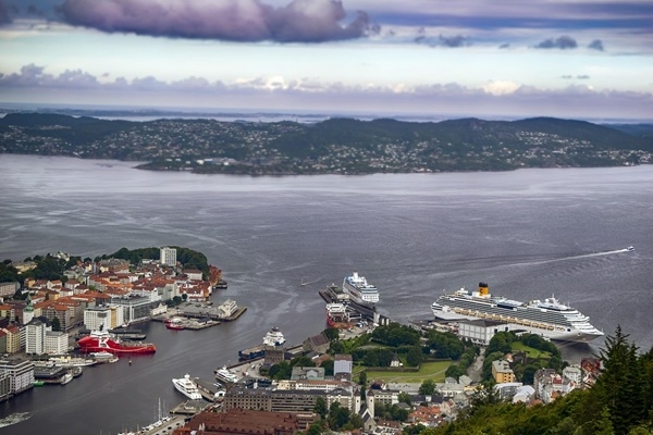 Vai kruīzi var būt bez emisijām? «Havila Voyages» plāno pasaulē garāko klimatneitrālo kruīzu
