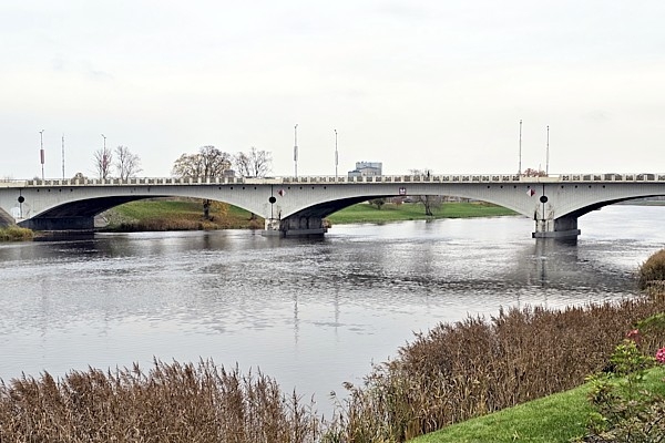 16. novembris vēsturē: Jelgavā pēc rekonstrukcijas svinīgi atklāj Lielupes tiltu