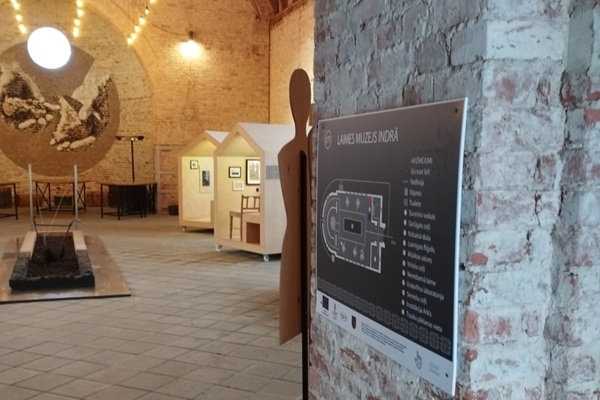 Populārākajos Krāslavas novada pašvaldības lauku tūrisma objektos izvietotas taktilās kartes un izveidota mobilā ekspozīcija par laimi