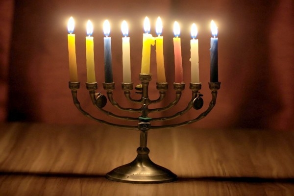 Kopš 14.decembra pasaulē 8 dienas atzīmē ebreju gaismas svētkus - Hanuka