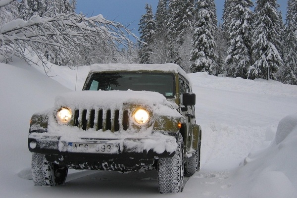 Auto nomas pieprasījums gada nogalē Latvijā pieaug, rezervācijas kļūst spontānākas