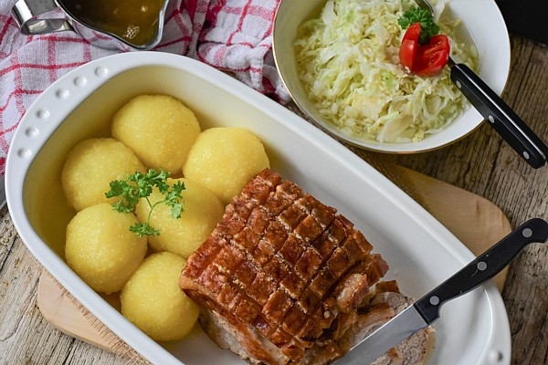 Ēd un tici, lai piesauktu veiksmi Jaunajā gadā 