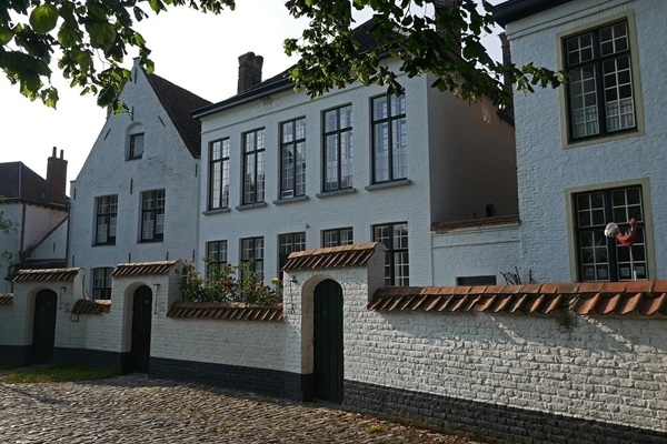 Flandrijas begīņu pagalmi – unikāls sieviešu kopienu mantojums Eiropā