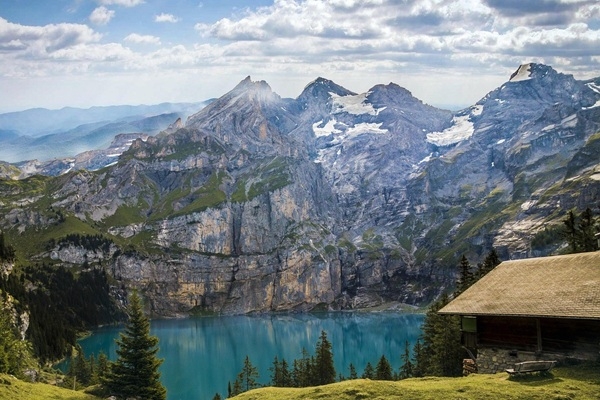 Kad Alpi kļuva par upuri pašu slavai: Šveices tūrisma zelta laikmeta ēnas puse
