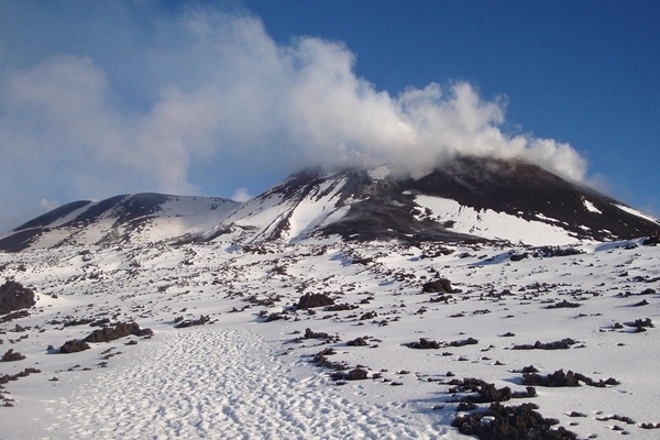 Etna liesmās, bet gidi streiko – drošība pret piedzīvojumu Sicīlijā