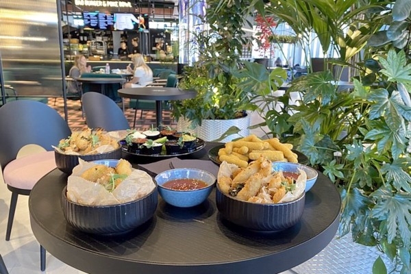 27. februāris vēsturē: Vecrīgā tiek atklāta garšu un notikumu telpa BURZMA 