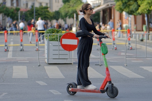 Grozījumi Ceļu satiksmes noteikumos  uzlabos ceļu satiksmes drošību un vides pieejamību