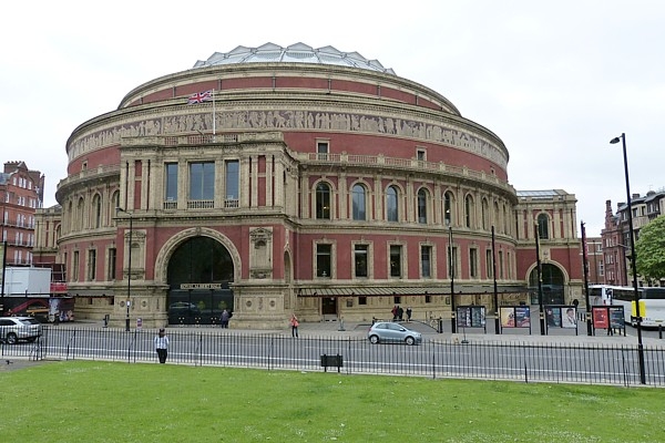 29. marts vēsturē: Londonā svinīgi atklāj «Royal Albert Hall»