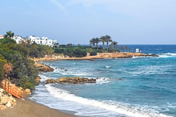 Kipra ievieš ārkārtas atbalsta pasākumus tūrisma nozarei, lai mazinātu kara ietekmi 