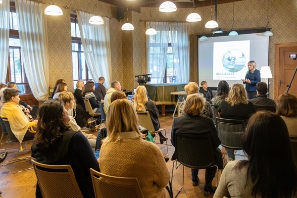 Inga Ābele un romāns «Mīlamā» – literāro sarunu Lūznavas muižā šī gada pirmā saruna