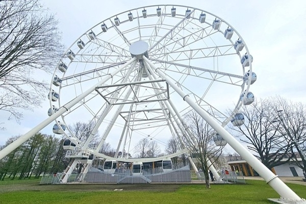 17. aprīlis vēsturē: Rīgā atklāj panoramas ratu «Riga Rise