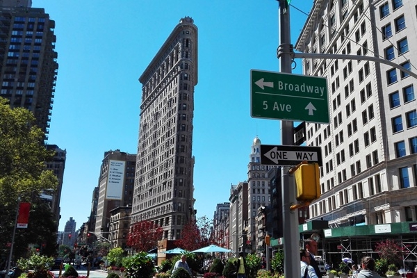 20. aprīlis vēsturē: «Flatiron Building» atklāšana Ņujorkā