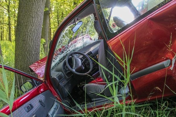 Vairāk nekā puse autovadītāju zina kā rīkoties pēc ceļu satiksmes negadījuma