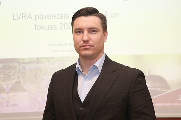 Andris Kalniņš: Miljardi aizsardzībā, bet droni līdz Rēzeknei. Sekas jutīs visa ekonomika