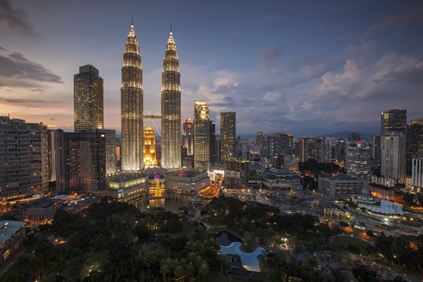 28. maijs vēsturē: Mailaizijā atklāj «Petronas Towers»