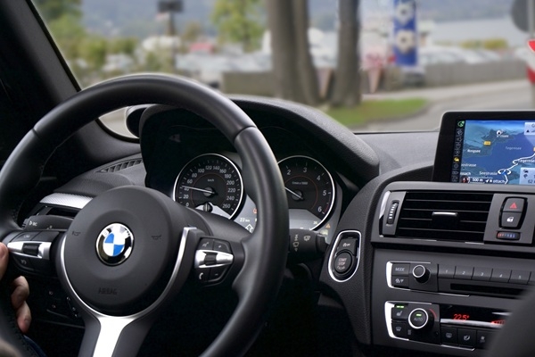 Auto līzings uzņēmumiem: kad ir vērts izvēlēties pilna servisa risinājumu?
