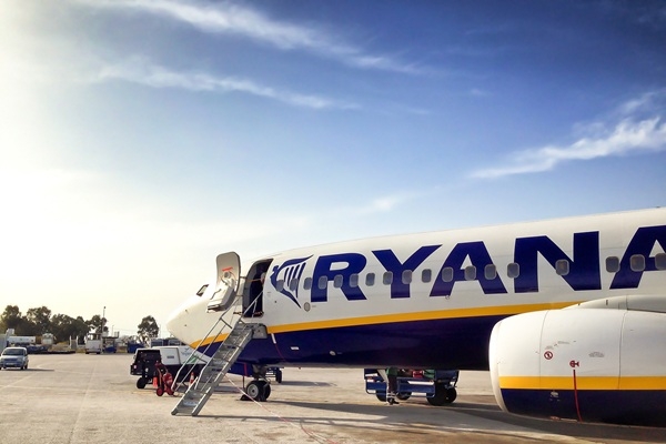 «Ryanair» izmantoto lidmašīnu kāpnes atzīst par bīstamām