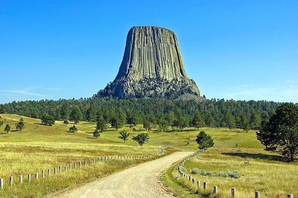 24. septembris vēsturē: Devils Tower kļūst par pirmo ASV nacionālo pieminekli