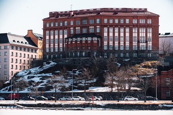 Helsinkos par ārvalstu automašīnu stāvvietu sodiem nesaņem vairāk nekā pusmiljonu eiro