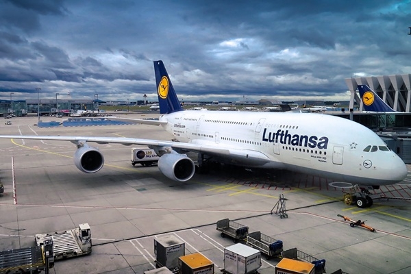 «Lufthansa» atliek lidojumu atsākšanu uz Dubaiju līdz novembra beigām