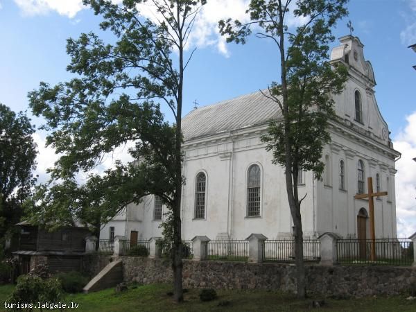 Landskoronas-Vissvetas-Trisvienibas-katolu-baznica Landskoronas Vissvētās Trīsvienības katoļu baznīca