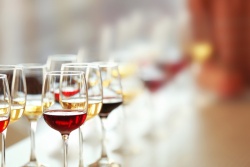 Atpūtas un ceļojumu piedāvājumi 05.04.2026 - 09.04.2026 PAVASARA VĪNA VAKARS RESTORĀNĀ ZĪDS Rēzeknes pilsētas TIC