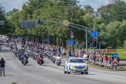 Motobraucēju parāde