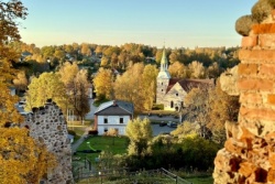 Atpūtas un ceļojumu piedāvājumi 13.10.2026 - 17.10.2026 Rauna iemirdzēsies Kultūras naktī Visit.smiltene.lv