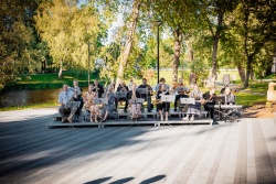 Koncerts Dzirnavu ezeriņa promenādē Valmieras novada Tūrisma pārvalde