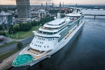 Rīgā ienāk majestātiskais kuģis «Serenade of the Seas» - Foto