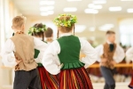 Tirdzniecībā nonāk iepriekšējās rezervācijās neizpirktās biļetes uz Latvijas skolu jaunatnes dziesmu un deju svētku maksas pasākumiem