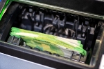 Naudas izņemšana Grieķijas bankomātos kļūst lētāka