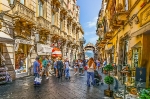 «Set-jetting» jeb kino un seriālu tūrisms rada pārslodzi populāros galamērķos