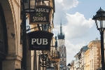 Ceļo ar ķepaini: Ko būtiski zināt, pārvadājot četrkājainos draugus?