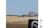 Aviācijas šova laikā skatītāju acu priekšā avarē iznīcinātājs, bojā gājuši divi piloti